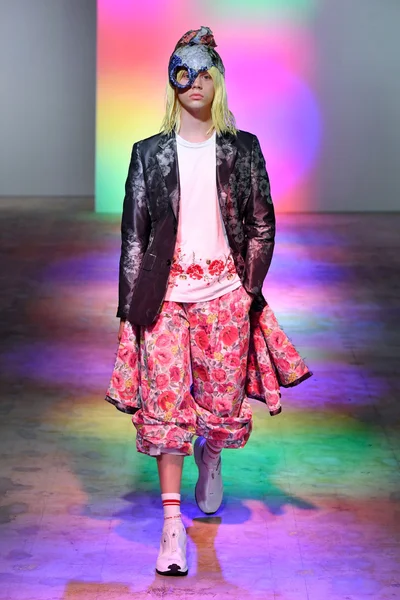 Look 15